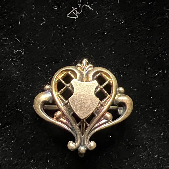 Vintage Brooch Set with Key and Crown Designs - Picture 9 of 12